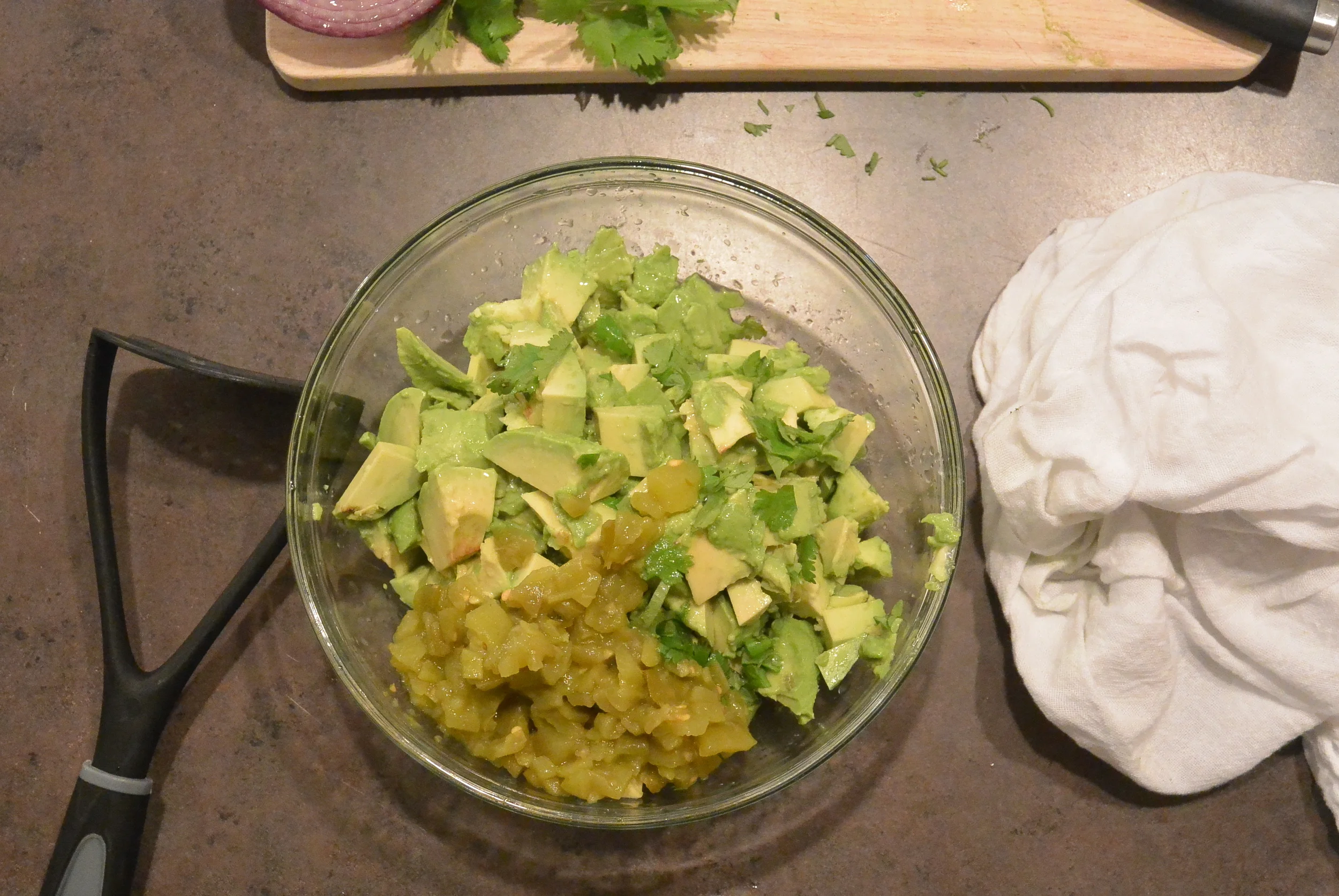 Ready for Game Day while you're on the Whole30? Keep things yummy and compliant by whipping up this easy, one-step guacamole!