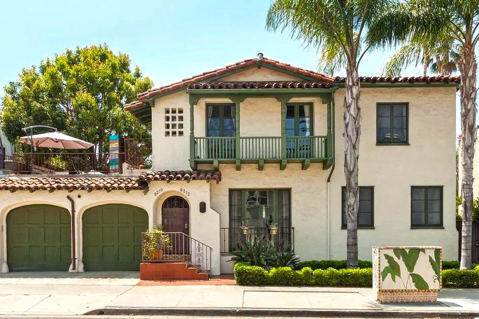  8210/8212 Willoughby Avenue, West Hollywood Adjacent 