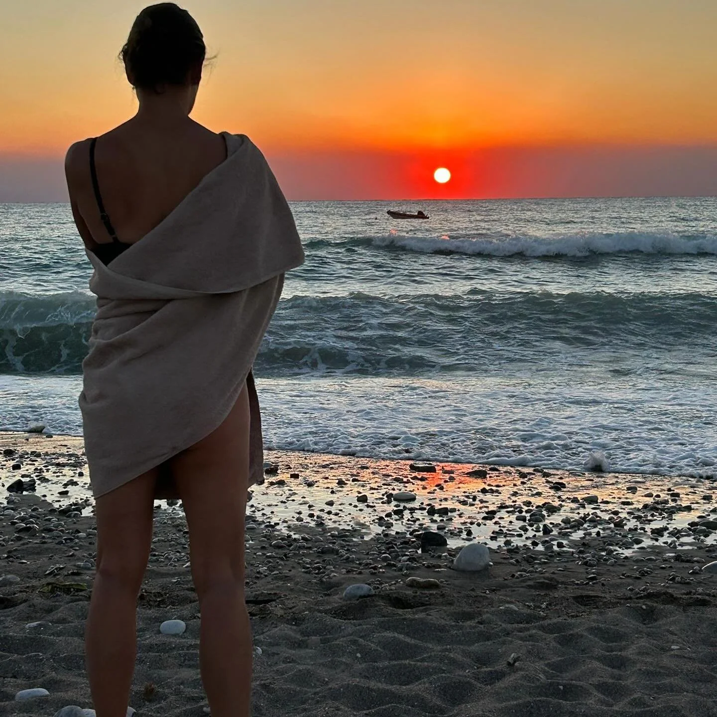 ❤️
&bull;
I&rsquo;ve been thinking about this a lot lately. Yes, probably every day being the Aquarius ♒️ I am 🤣🤣🤣
&bull;
We have a chance to acquire wealth every day by other means than the obvious:
&bull;
Opening our minds and hearts
Accepting t