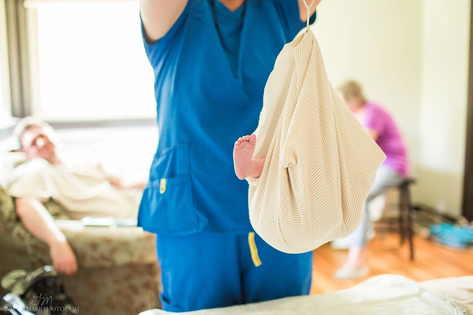 What is the Difference Between a Midwife and a Doula?