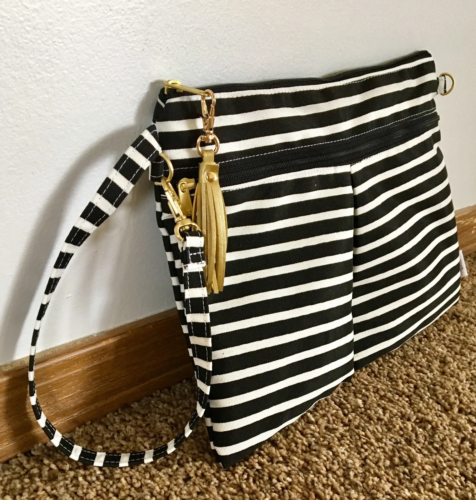 ::Product Review:: Logan & Lenora Waterproof Wristlet Clutch