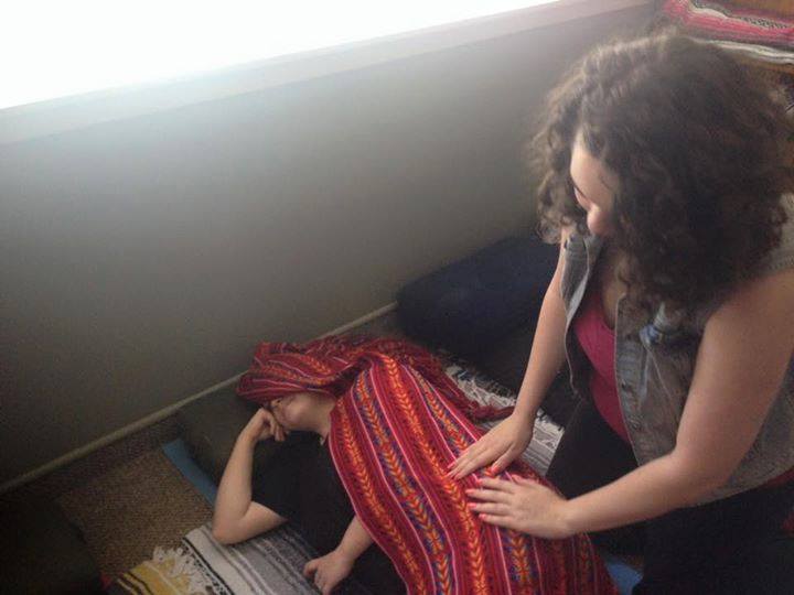 5 Reasons You Want Your Doula to Know Rebozo!