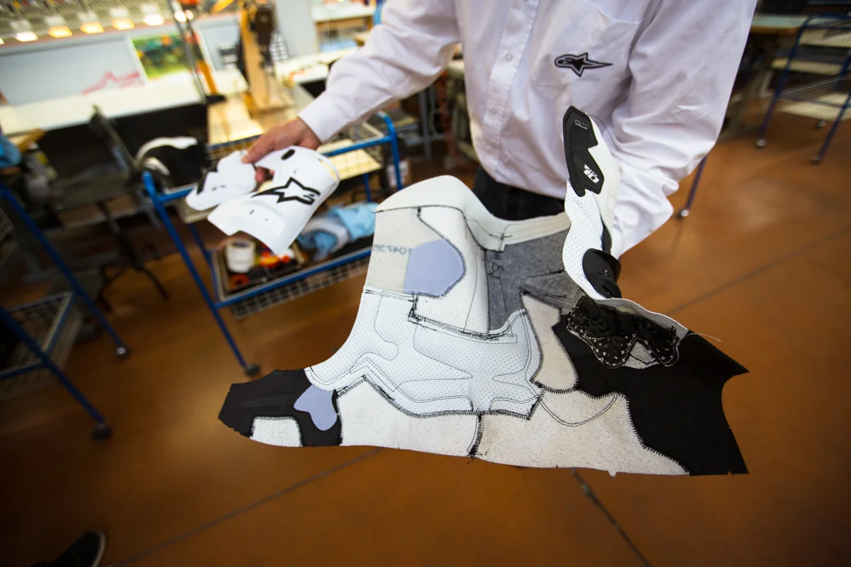 2015_Alpinestars_Tech10-2.jpg
