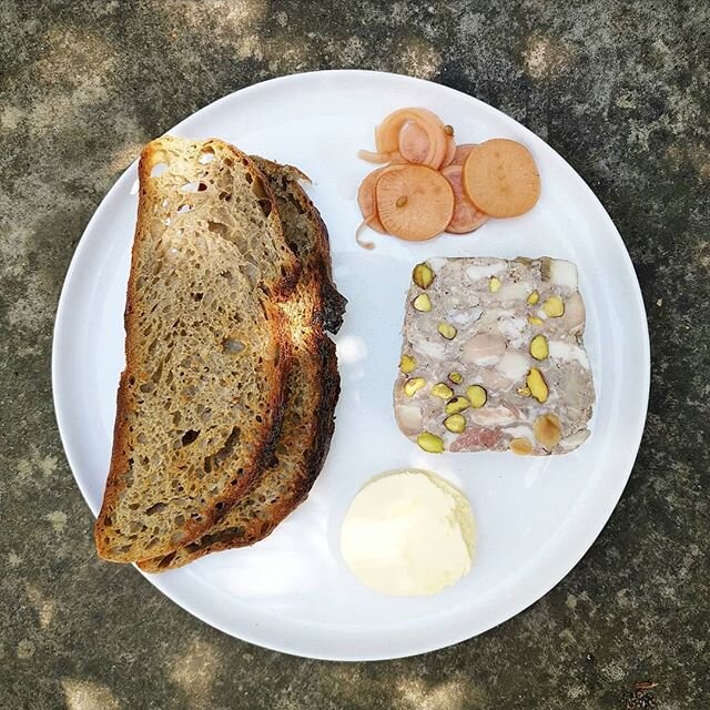 Pork and pistachio terrine from @qualitychop, Hackney Wild sourdough from @e5bakehouse, incredibly cheesy butter from Keen's, habanero pickles from the depths of the fridge. A good lunch should all your forks be stuck in the dishwasher.