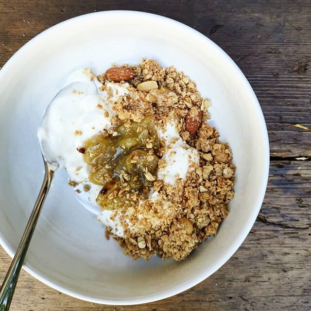 Yesterday's failed tart filling, today's breakfast: gooseberry splodge with skyr and the truly excellent @yockenthwaitefarm granola sold by @southpawcoffeelondon