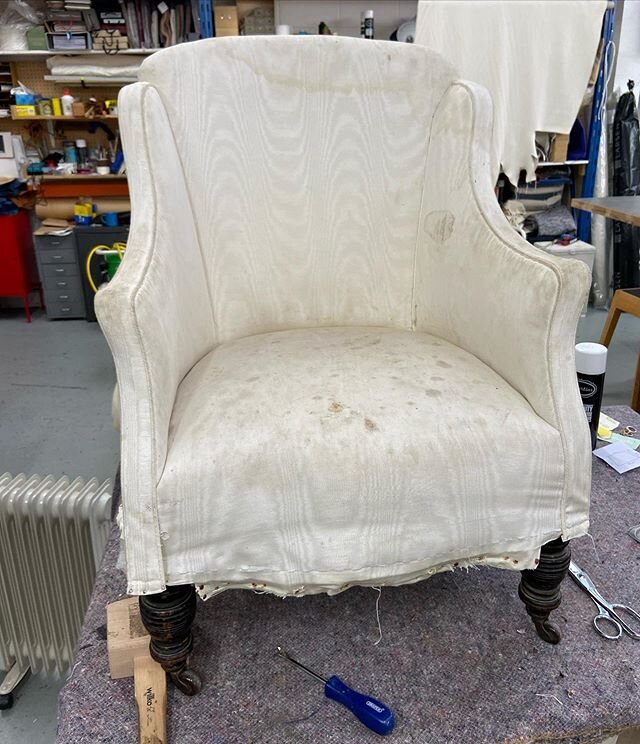 Dressed and naked...a pair of Victorian armchairs getting a full re-upholstery. They included a ruffled skirt which I&rsquo;m keeping off to show off their lovely legs  #upholstery #upholsterer #victorianchair #bespoke #hackney #leyton