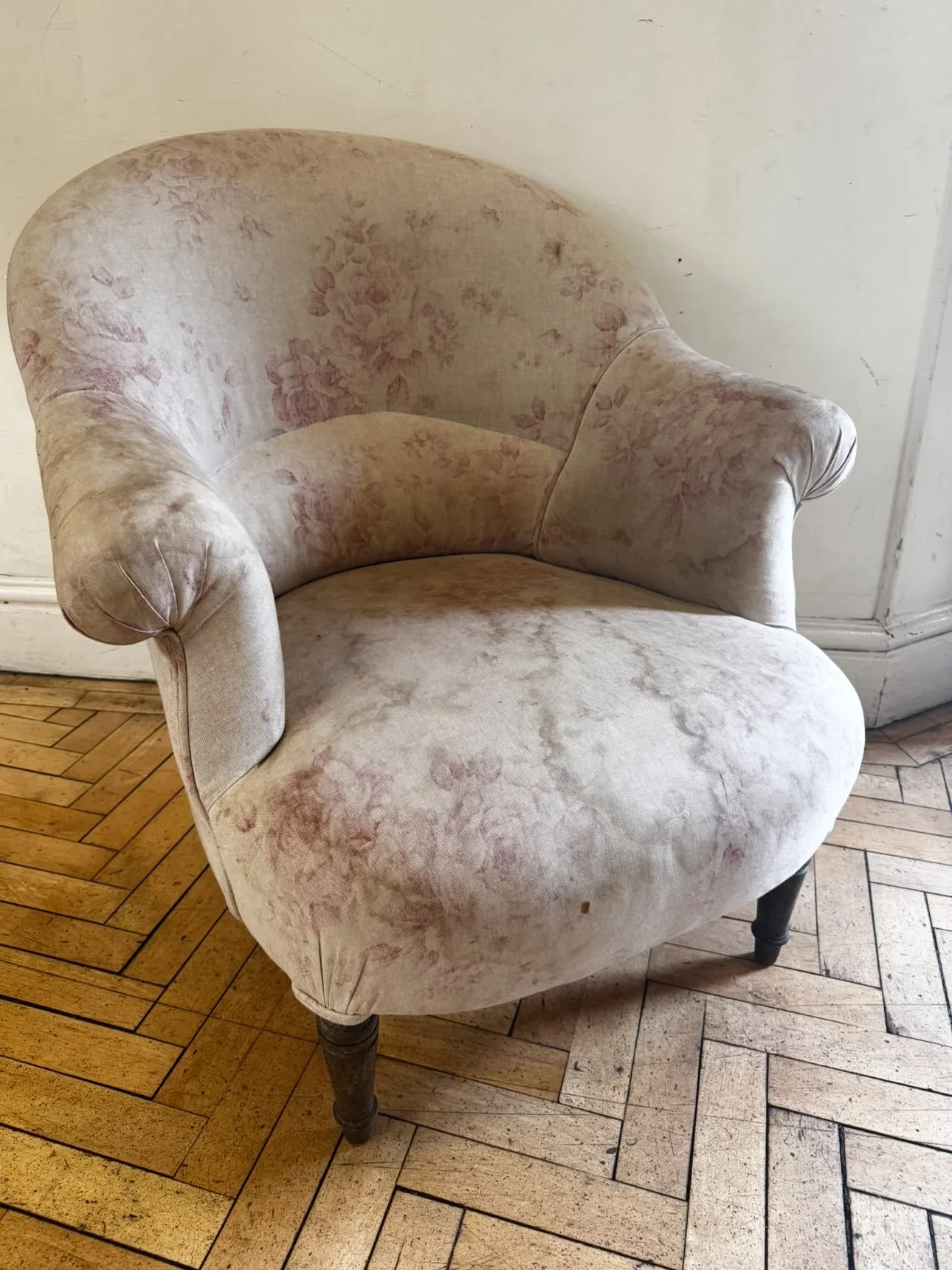 A step-by-step transformation on this little French style Crapaud chair. Sometimes you quote the work on a chair and when it comes in and you start stripping it down it&rsquo;s not what you&rsquo;re expecting, well actually more than sometimes 🫣  Th