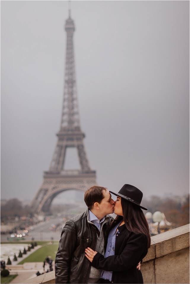 04 Paris tour eiffel tower engagement wedding anniversary honeymoon photographer photoshoot photosession sacre coer coffeshop (5).jpg