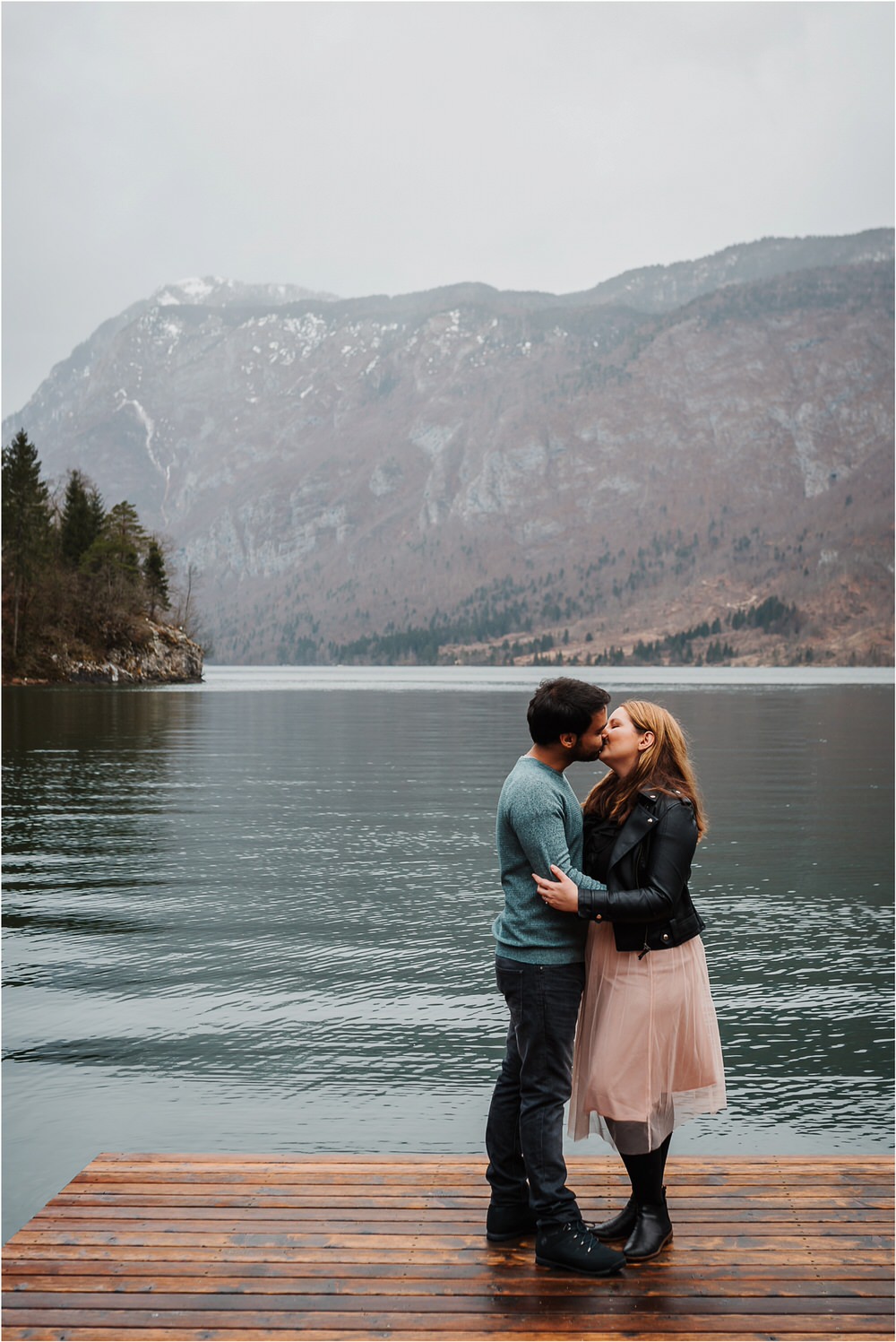 lake bohinj engagement photographer slovenia zaroka bohinjsko jezero fotografiranje bohinj slovenija naravno timeless 0006.jpg