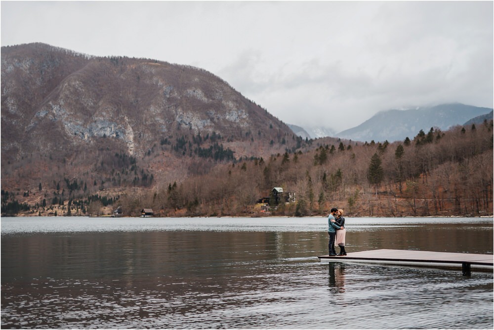 lake bohinj engagement photographer slovenia zaroka bohinjsko jezero fotografiranje bohinj slovenija naravno timeless 0008.jpg