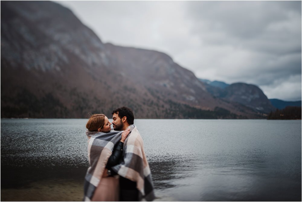 lake bohinj engagement photographer slovenia zaroka bohinjsko jezero fotografiranje bohinj slovenija naravno timeless 0024.jpg