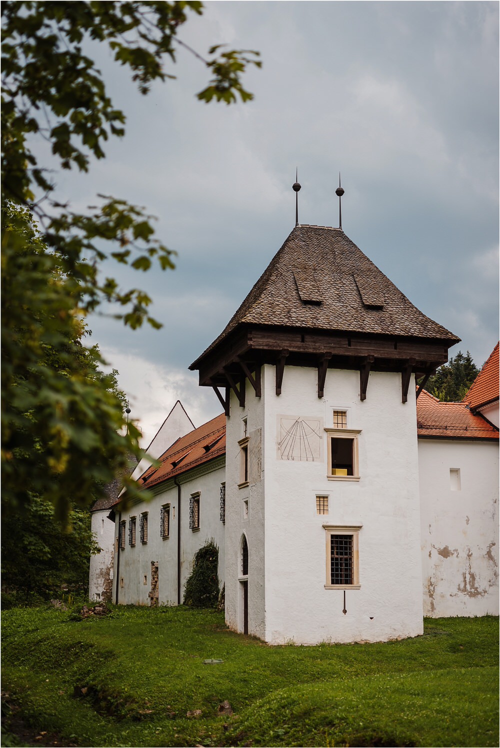 zicka kartuzija poroka porocni fotograf fotografija luka in ben loce elegantna poroka slovenski porocni fotograf  0046.jpg