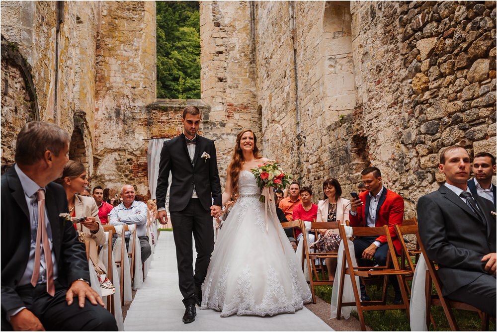 zicka kartuzija poroka porocni fotograf fotografija luka in ben loce elegantna poroka slovenski porocni fotograf  0055.jpg