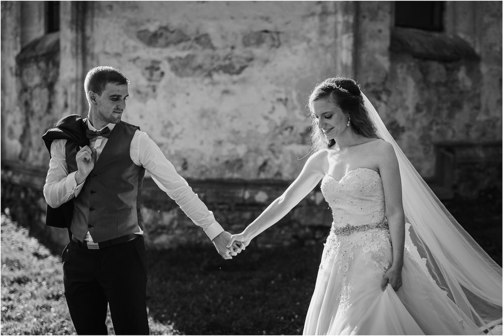zicka kartuzija poroka porocni fotograf fotografija luka in ben loce elegantna poroka slovenski porocni fotograf  0089.jpg