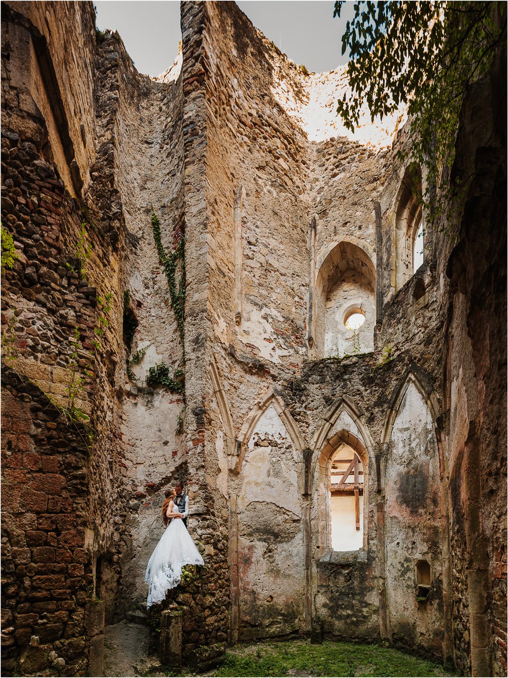 zicka kartuzija poroka porocni fotograf fotografija luka in ben loce elegantna poroka slovenski porocni fotograf  0099.jpg