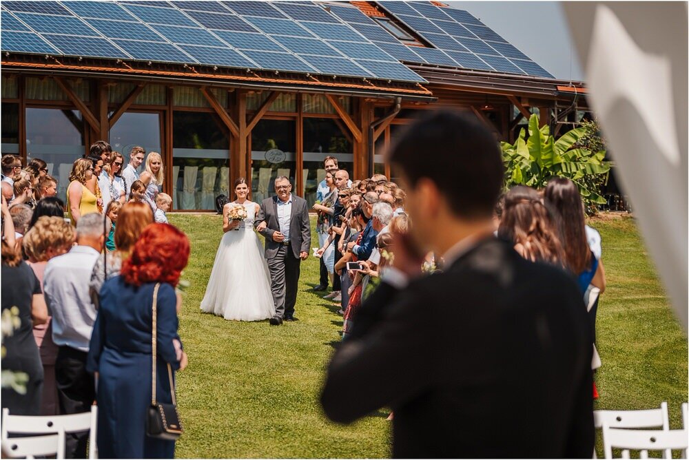 elegantna poroka fotograf fotografiranje naravno romanticno sprosceno pristno porocni obala primorska kras bled poroka 0046.jpg