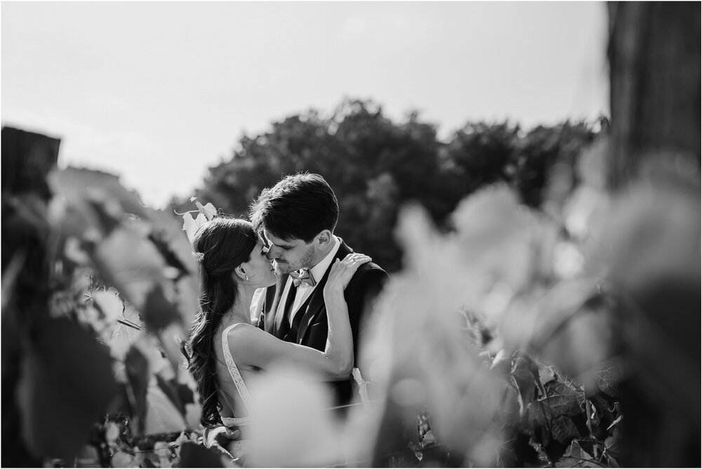 elegantna poroka fotograf fotografiranje naravno romanticno sprosceno pristno porocni obala primorska kras bled poroka 0081.jpg