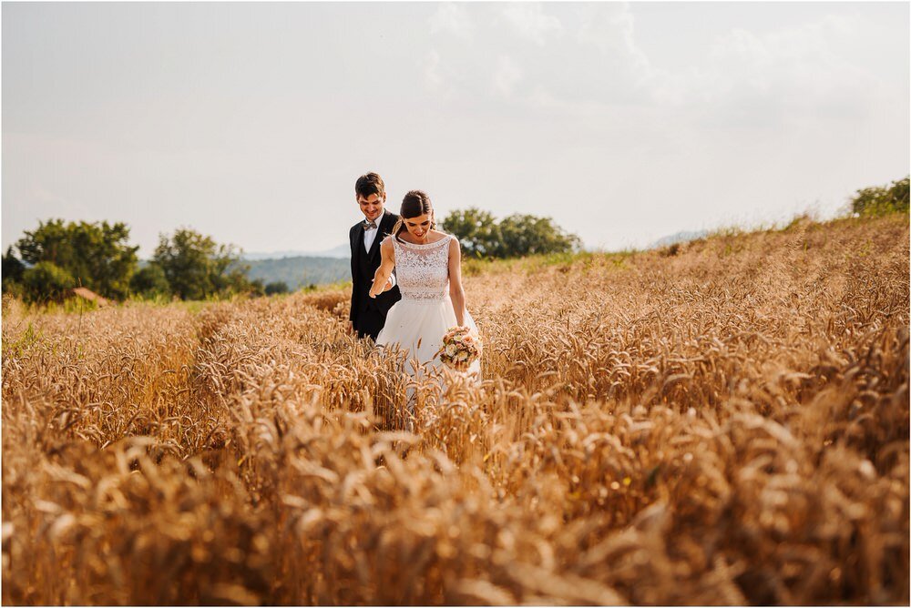 elegantna poroka fotograf fotografiranje naravno romanticno sprosceno pristno porocni obala primorska kras bled poroka 0087.jpg
