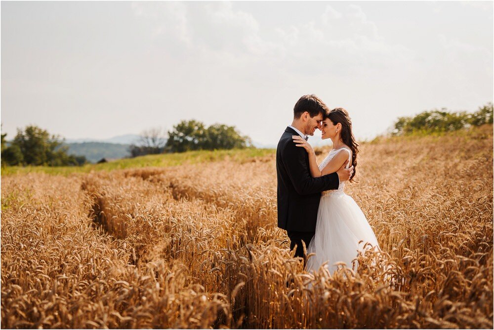 elegantna poroka fotograf fotografiranje naravno romanticno sprosceno pristno porocni obala primorska kras bled poroka 0094.jpg