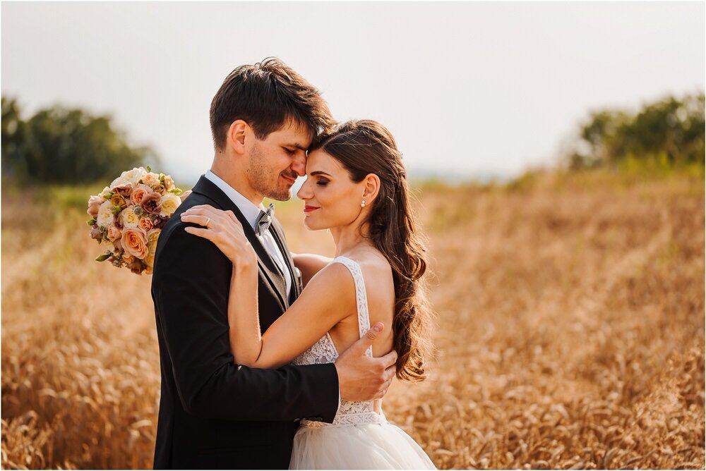 elegantna poroka fotograf fotografiranje naravno romanticno sprosceno pristno porocni obala primorska kras bled poroka 0095.jpg