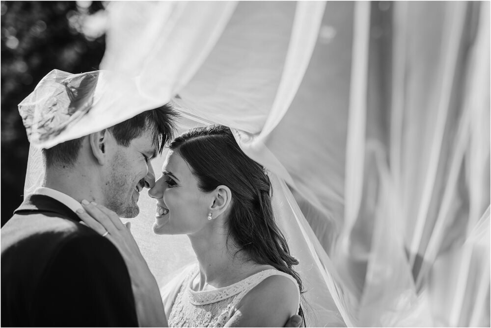 elegantna poroka fotograf fotografiranje naravno romanticno sprosceno pristno porocni obala primorska kras bled poroka 0110.jpg
