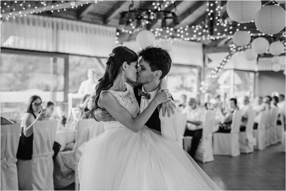 elegantna poroka fotograf fotografiranje naravno romanticno sprosceno pristno porocni obala primorska kras bled poroka 0123.jpg