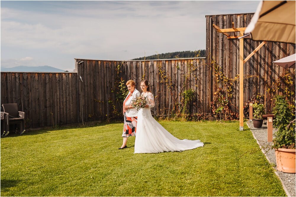 trippelgut austria oesterreich hochzeit poroka porocni fotograf fotograf hochzeitsfotograf nika grega weingut heiraten kaernten wedding photographer slovenia 0037.jpg