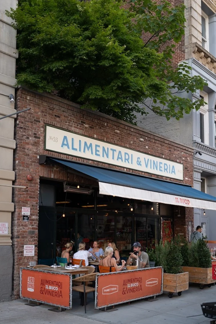 Il Buco Alimentari - die “kleine Schwester” und der lässigere Ableger von Il Buco, für mich ist die Kombination aus Feinkostladen, Bäckerei und Restaurant mit Gemeinschaftstischen eine 10/10.