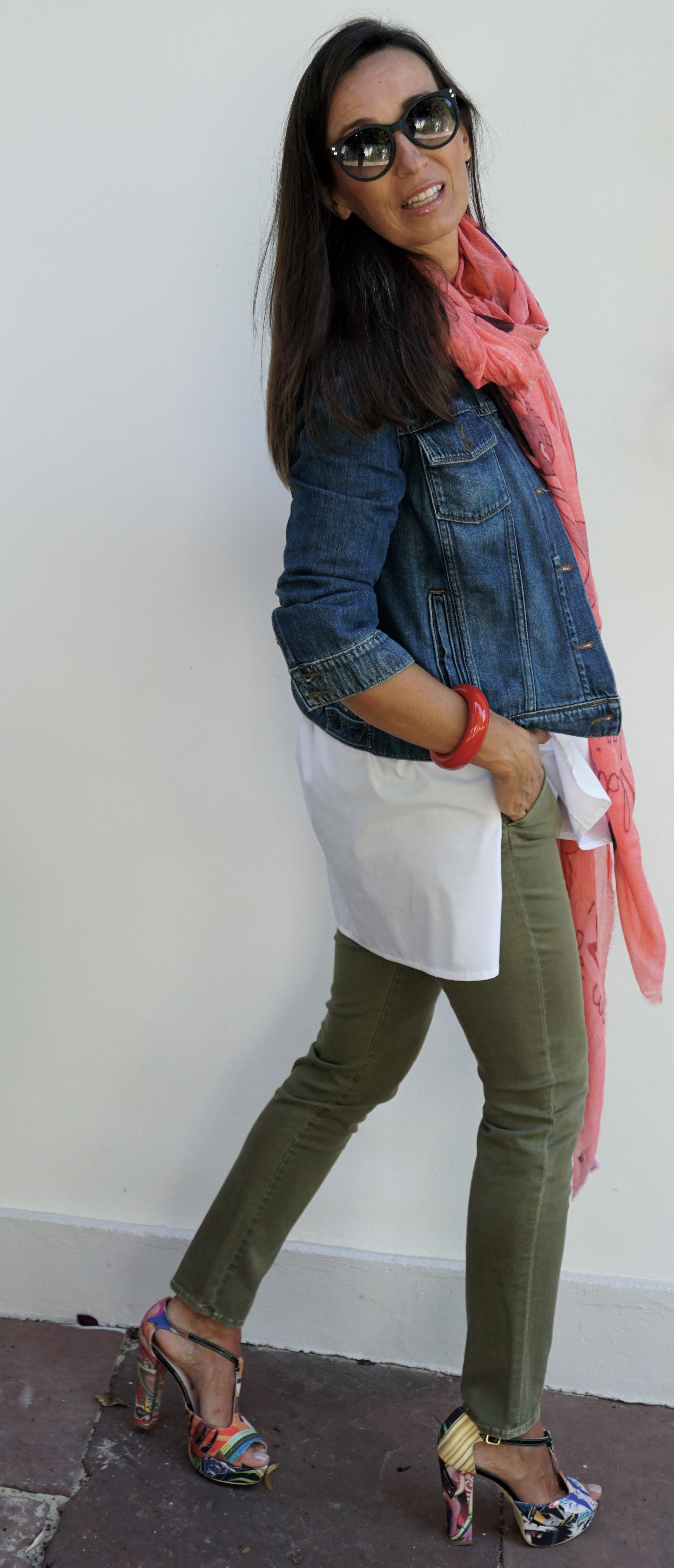 Jacke: Paige, Hose: Vince: Bluse: Drykorn, Schuhe: Sorelle.