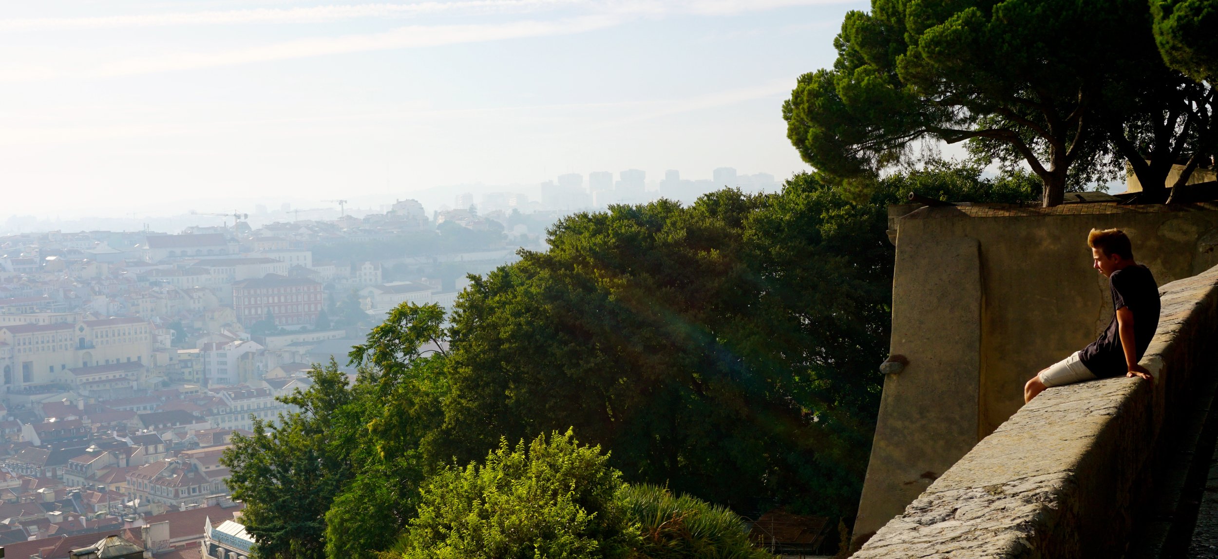 Blick von der Burg Castelo de São Jorge auf die Stadt. 
