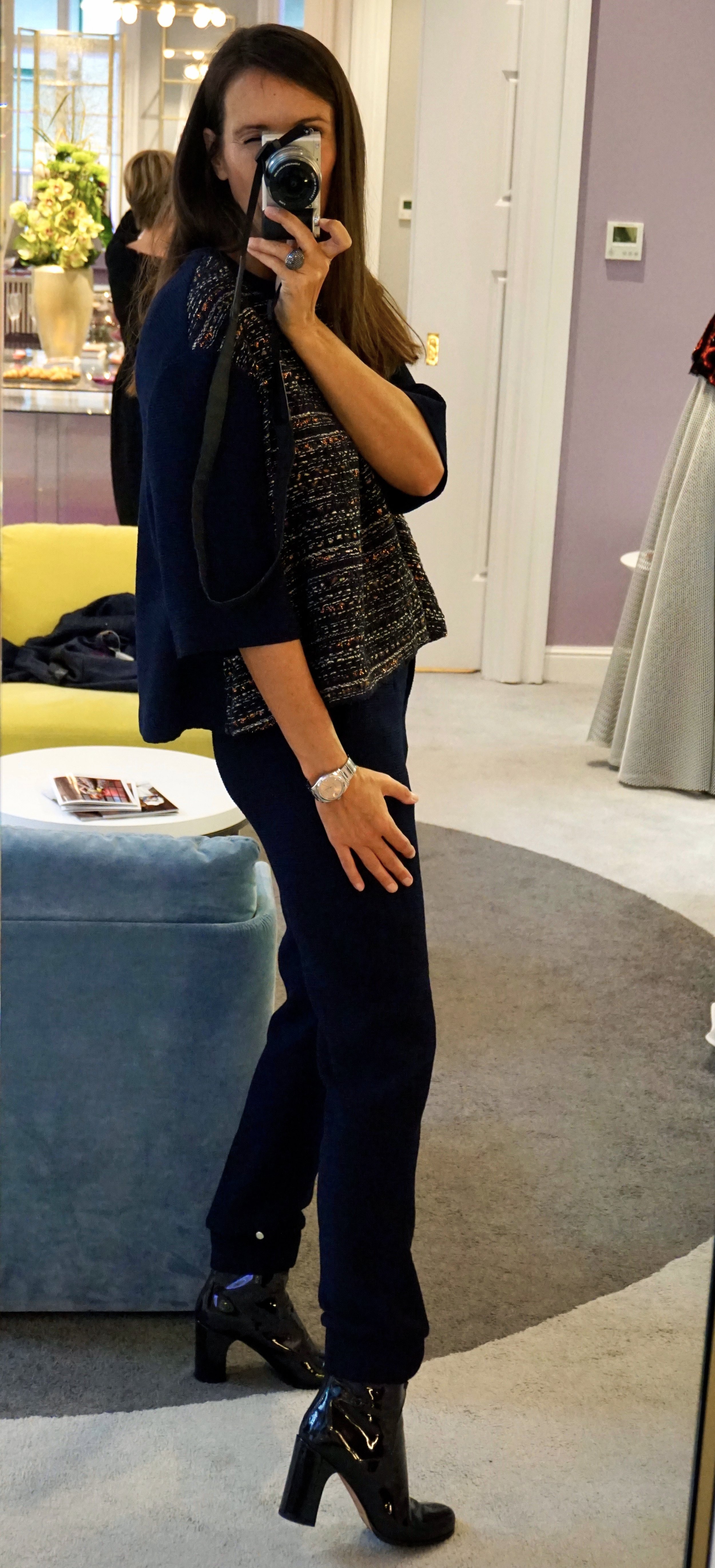 Talbot Runhof kann auch ganz entspannt und casual: Jogging Pant in der Edelversion! Wollte ich gar nicht mehr ausziehen. Die Kollektion bietet eine sehr große Breite von Sachen, die Looks sind sehr unterschiedlich, hier werden konträre Dinge gekonnt zusammengebracht. 