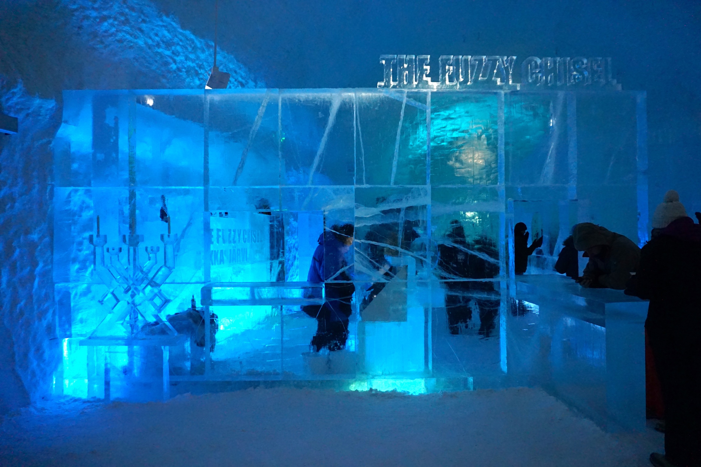 Eisbar im "cold"-Bereich. Ich habe das Restaurant im "warm"-Bereich gewählt. Mit viel heißem Tee und schwedischen Spezialitäten.