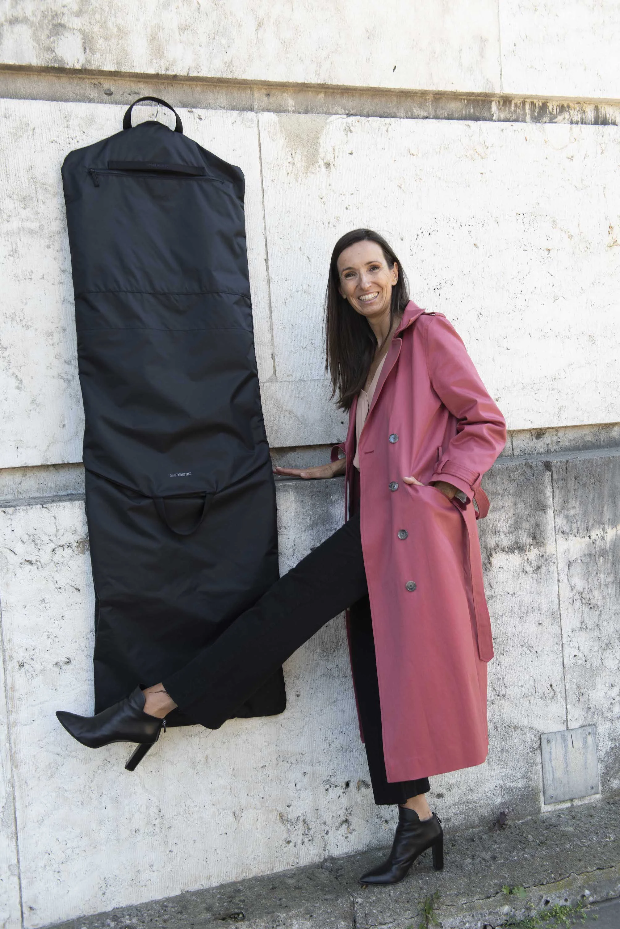 Das perfekte Reisegepäck Leichter Reisen ohne Knittern Kleidersack DEGELER Skyhanger BeFifty Blog für Frauen über 40 und über 50 Leichtes Reisegepäck Fashionweek 2018 Berlin Tipps für Frauen über 40 und 50 Abendkleid knitterfrei transportieren Tipps für das richtige Reisegepäck