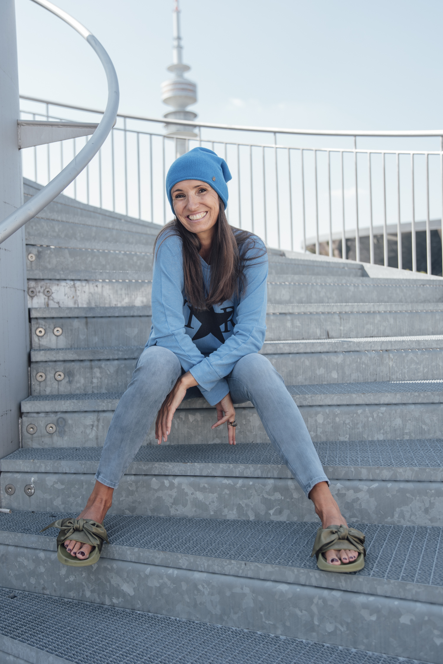 Dieser Look Macht Schlank Und Blau Lasst Jede Frau Strahlen Befifty