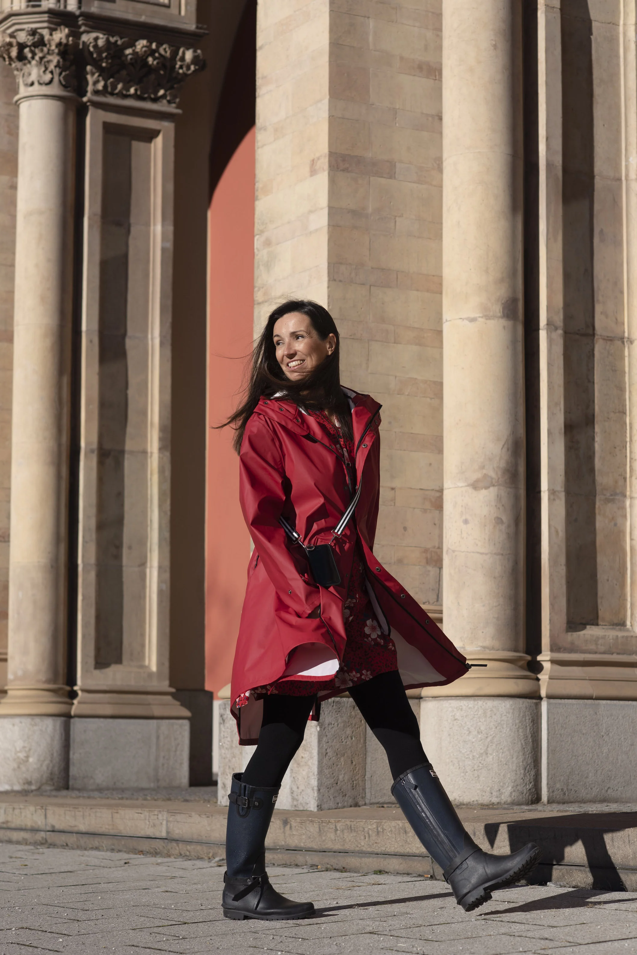 Die schönsten Looks für Wintertage Item M6 Strumpfhose Cosy Winter Tights Kompression Regenmantel nachhaltig von Maium Stiefel Barbour Kleid Zadig Voltair RUTI PENSEE Handyhülle REF / Ring my Bell Phone Hangings BeFifty Beate Finken Blog für Frauen über 40 und ab 50 Fashionblogger