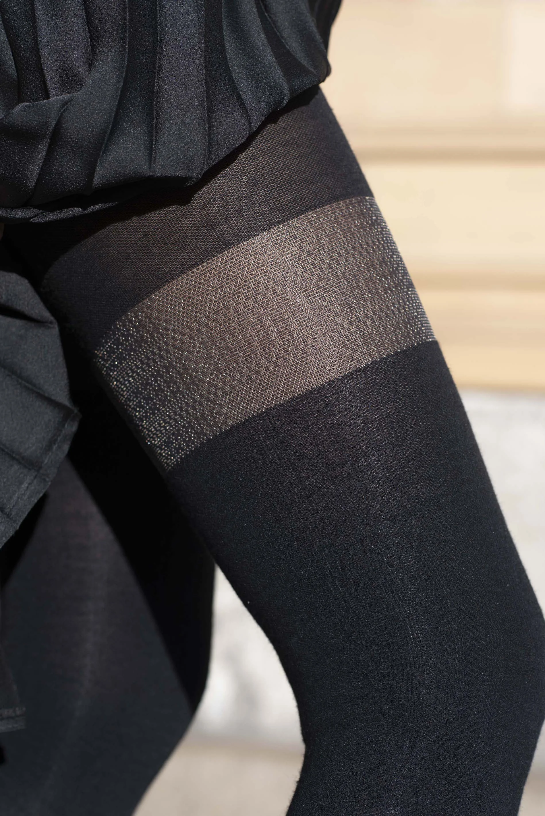 Item M6 Kompressionsstrumpf Die schönsten Winterlooks für Frauen über 40 und über 50 BeFifty Blog für Frauen über 40 und über 50 Beate Finken Bogner Daunenweste Norwegerpulli Kaschmir Strumpfhose Tights Cashmere Item m6