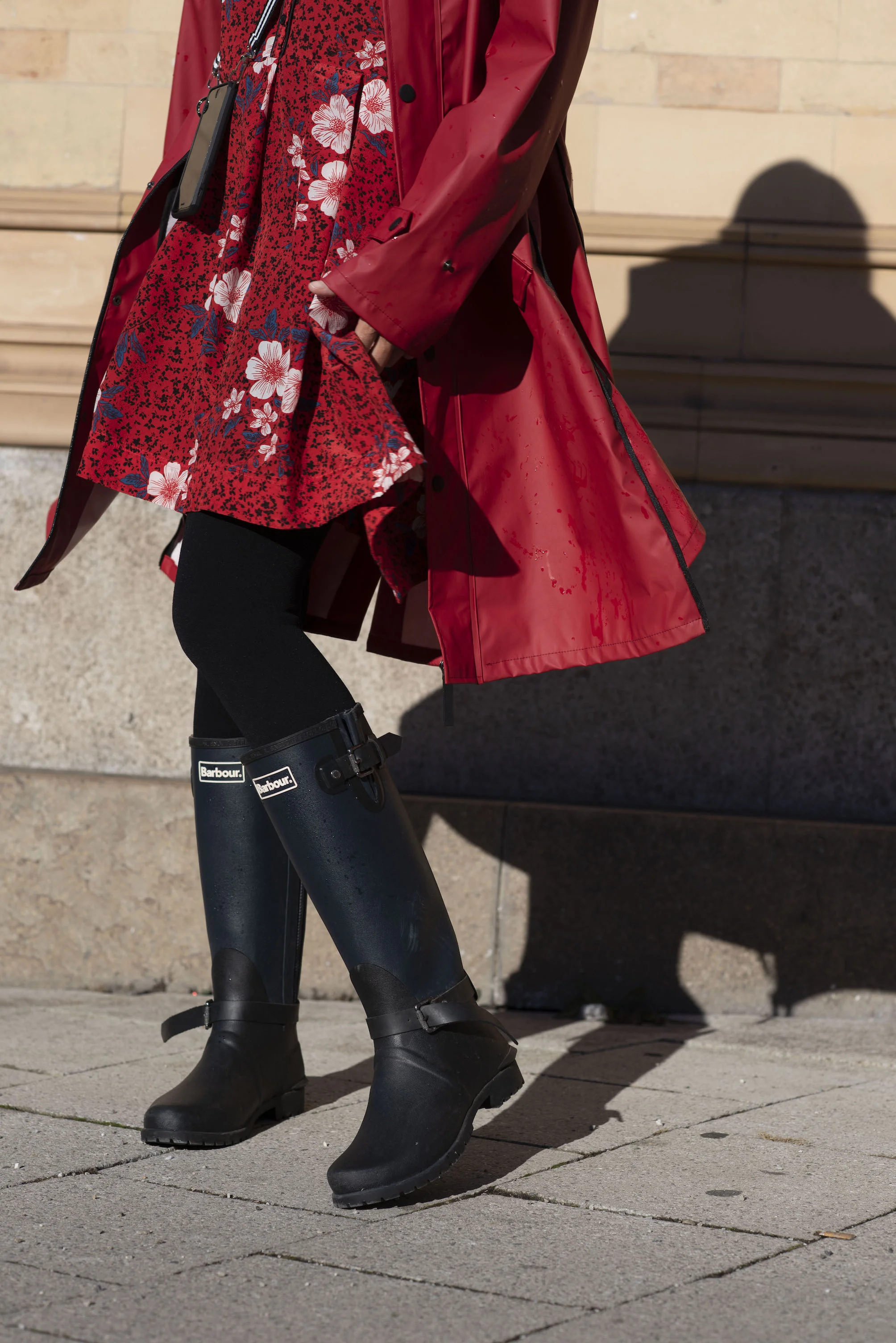 Die schönsten Looks für Wintertage Item M6 Strumpfhose Cosy Winter Tights Kompression Regenmantel nachhaltig von Maium Stiefel Barbour Kleid Zadig Voltair RUTI PENSEE Handyhülle REF / Ring my Bell Phone Hangings BeFifty Beate Finken Blog für Frauen über 40 und ab 50 Fashionblogger