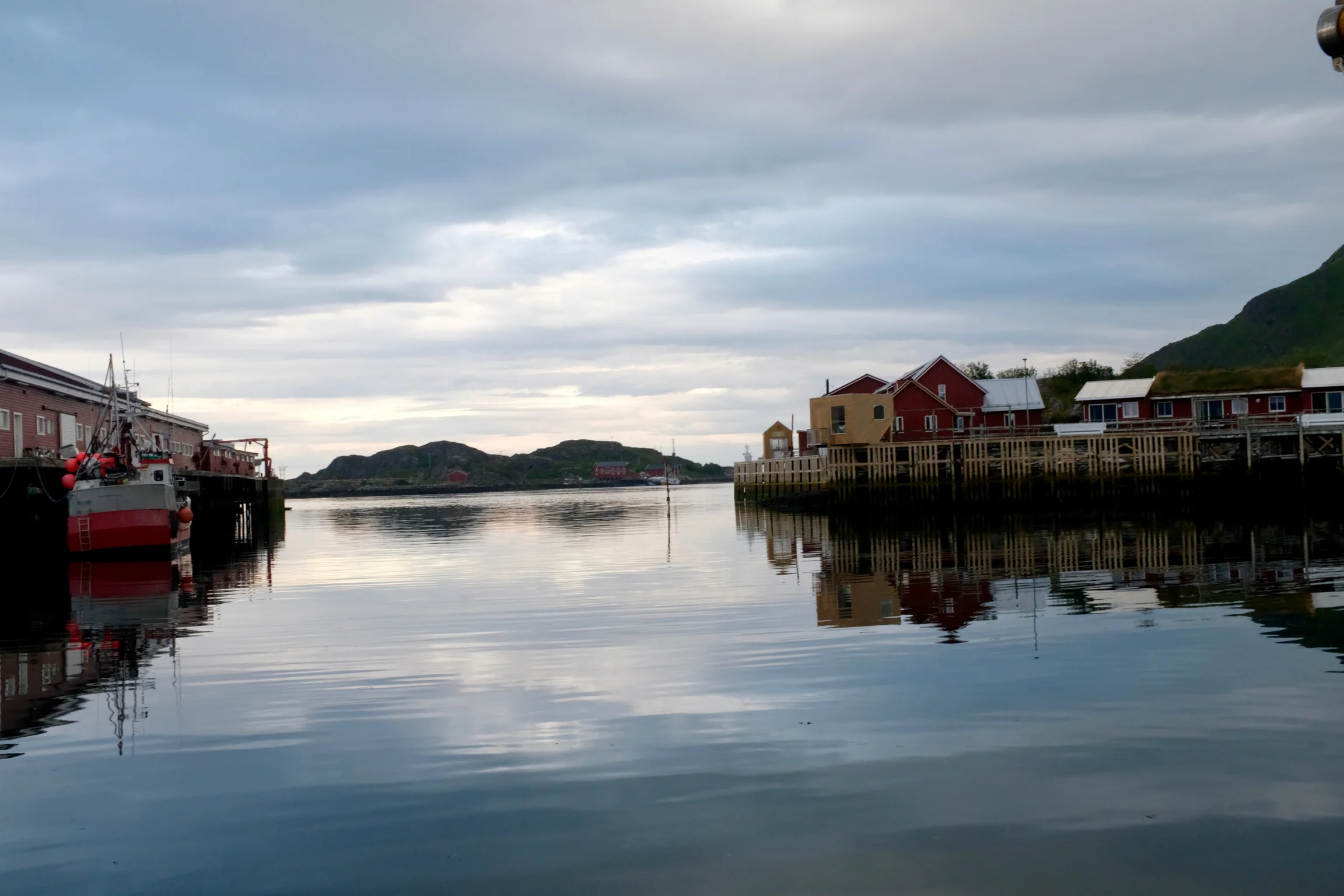Lofoten Norwegen Reisetipps und konkrete Infos zu der Inselgruppe. Beate Finken Bloggerin bei BeFifty. Die schönsten Plätze in Norwegen / Lofoten. Hattvika Lodge Ballstad