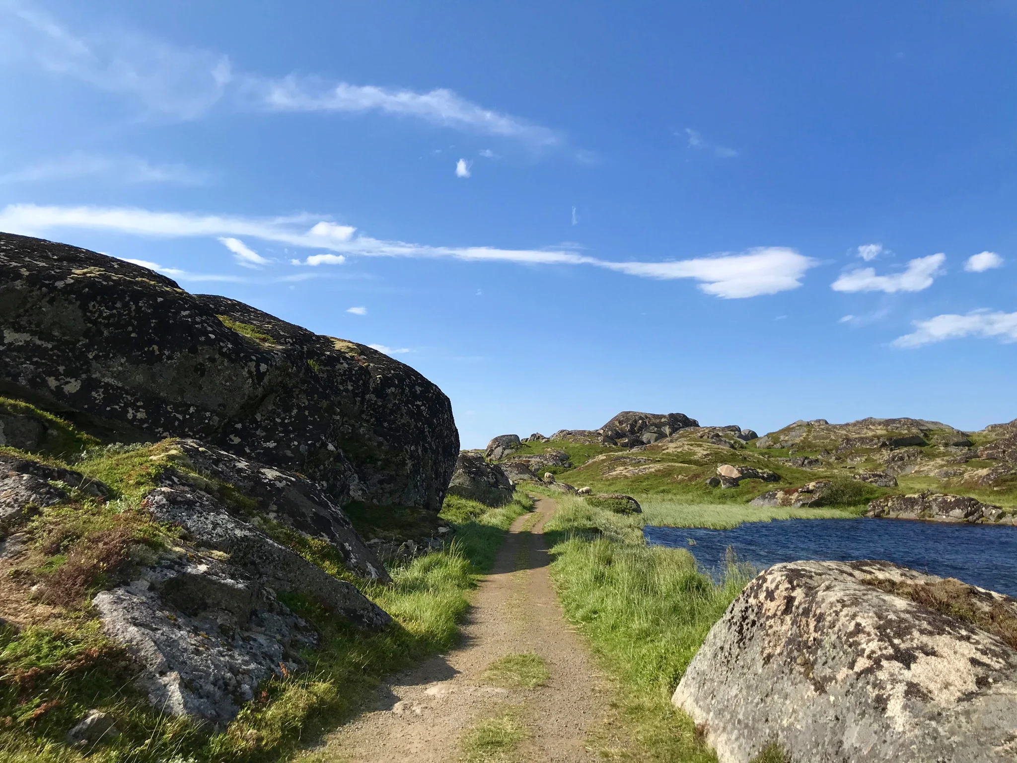 Lofoten Norwegen Reisetipps und konkrete Infos zu der Inselgruppe. Beate Finken Bloggerin bei BeFifty. Die schönsten Plätze in Norwegen / Lofoten Wanderung Himmeltinden