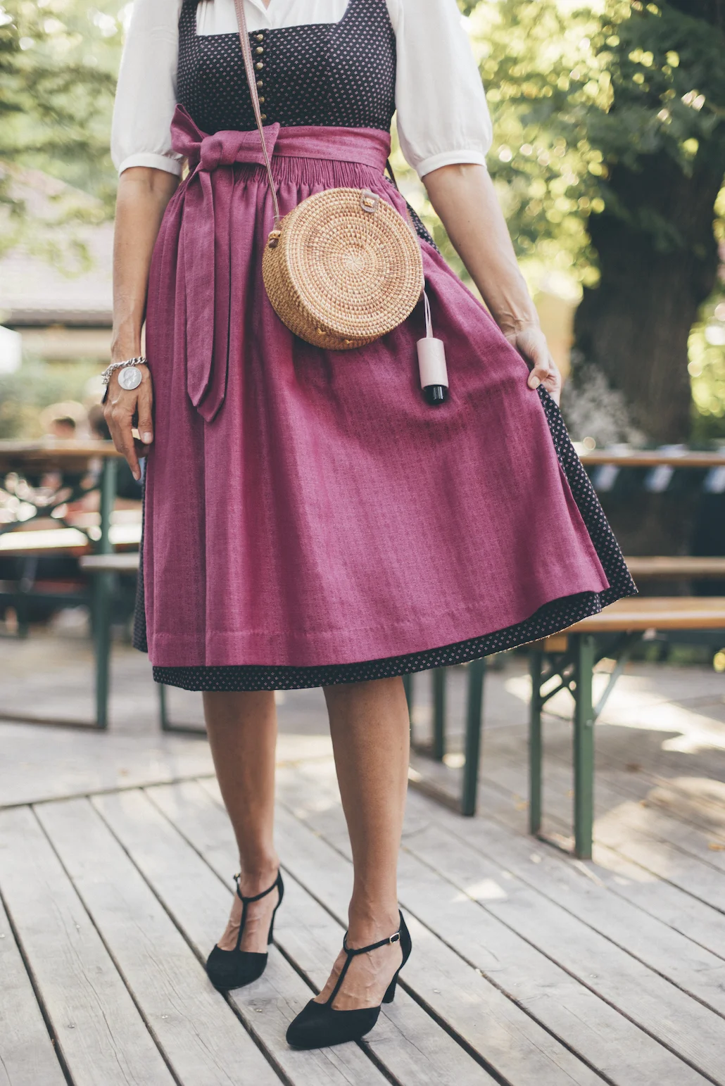 Dirndl Accessoires - Die perfekten Begleiter zum Oktoberfest. Mit diesen Tricks kommt Ihr erkältungsfrei und ohne Wiesn-Grippe durch die schöne Zeit. Die schönsten Accessoires für die 5. Jahreszeit.