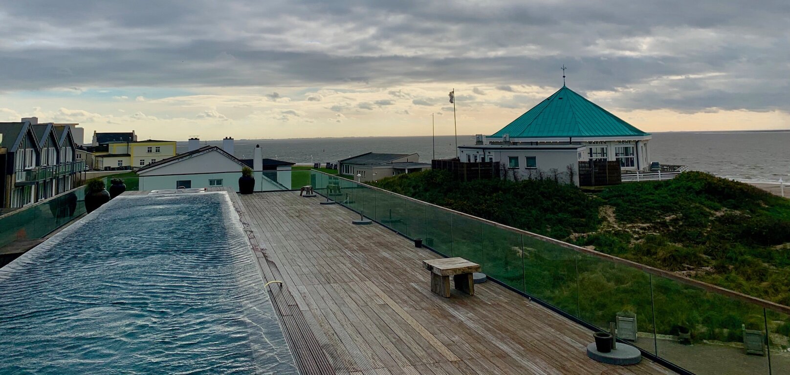 hotel-seesteg-norderney-pool.jpg