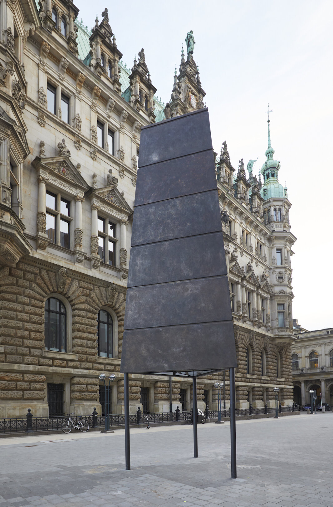 Skulptur von Olafur Eliasson Alter Wall Bildrechte Art-Invest Real Estate.jpg