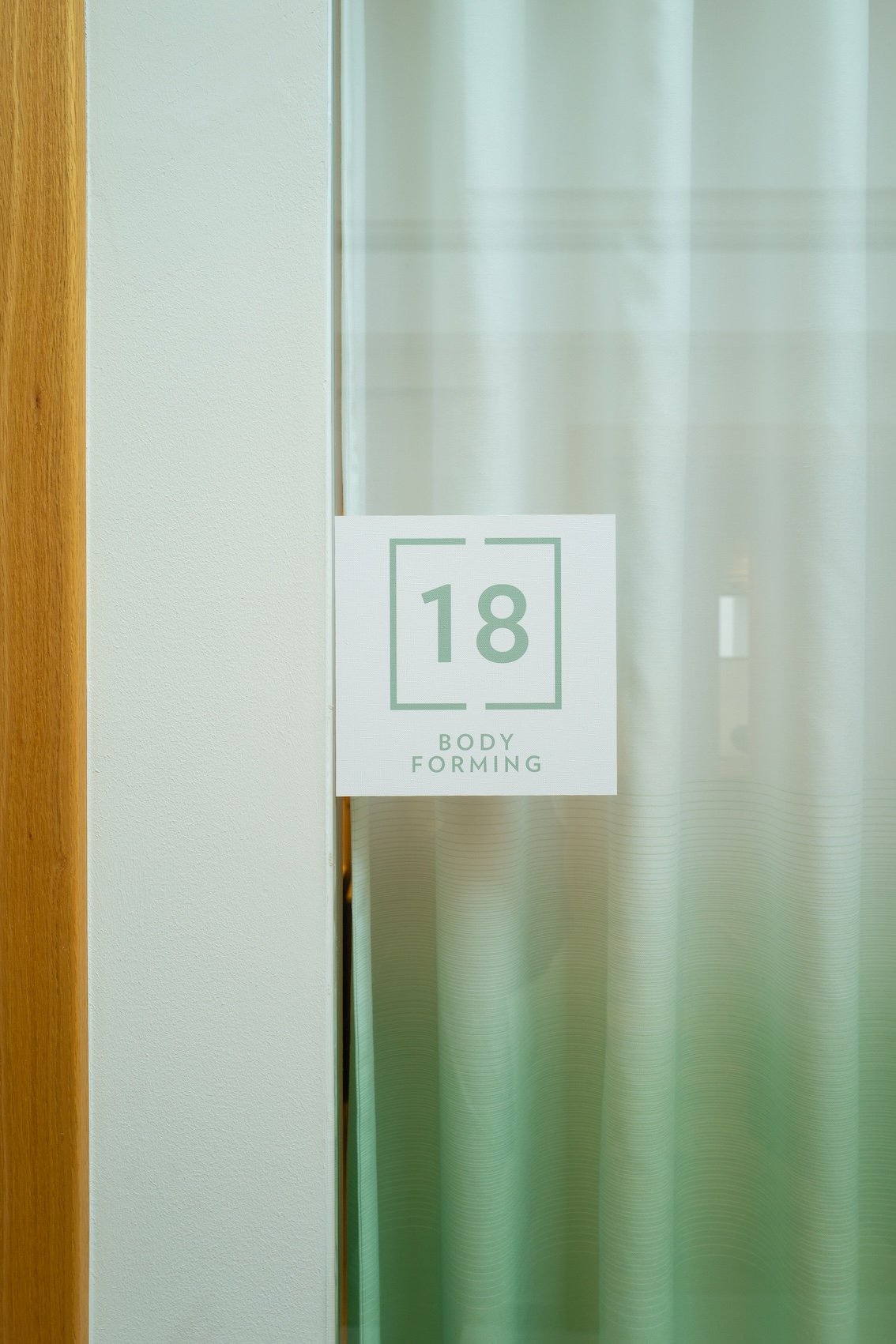 Ein maßgeschneidertes Programm mit personalisierten Behandlungsplänen und Hightech Touchless Treatments 