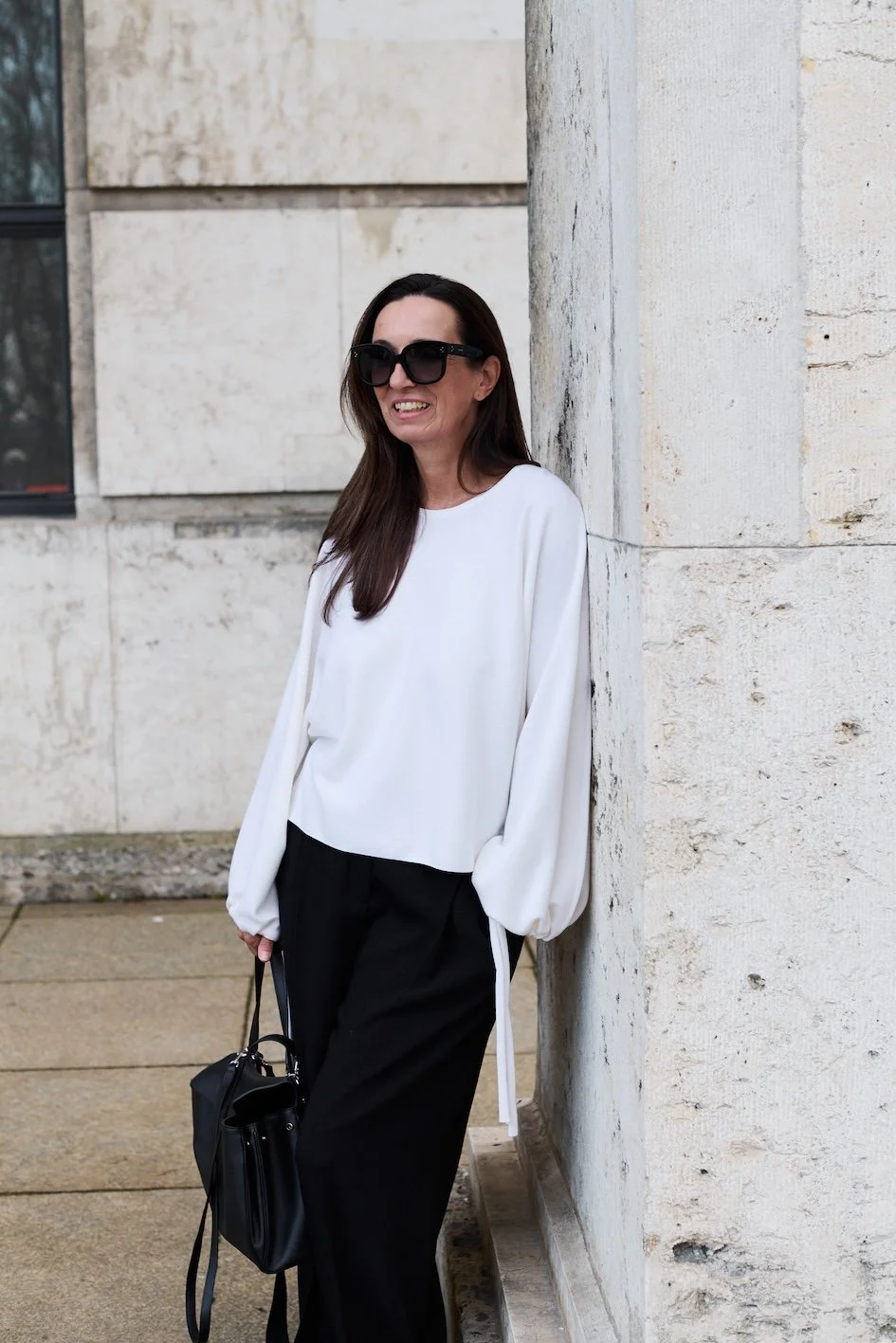 Minimalist Outfit, Business Look Damen, Schwarz-Weiß Styling