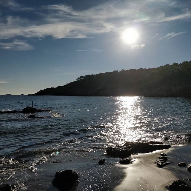 Post-run swim in the crystal clear and slightly chilly waters of Cala Boix - you gotta love November in Ibiza!

#trailrunning #runwild #runfree #runibiza #ibiza #ukrunchat #hardlopen #laufen #correr #halfmarathon #marathon #getoutside #instarunners #