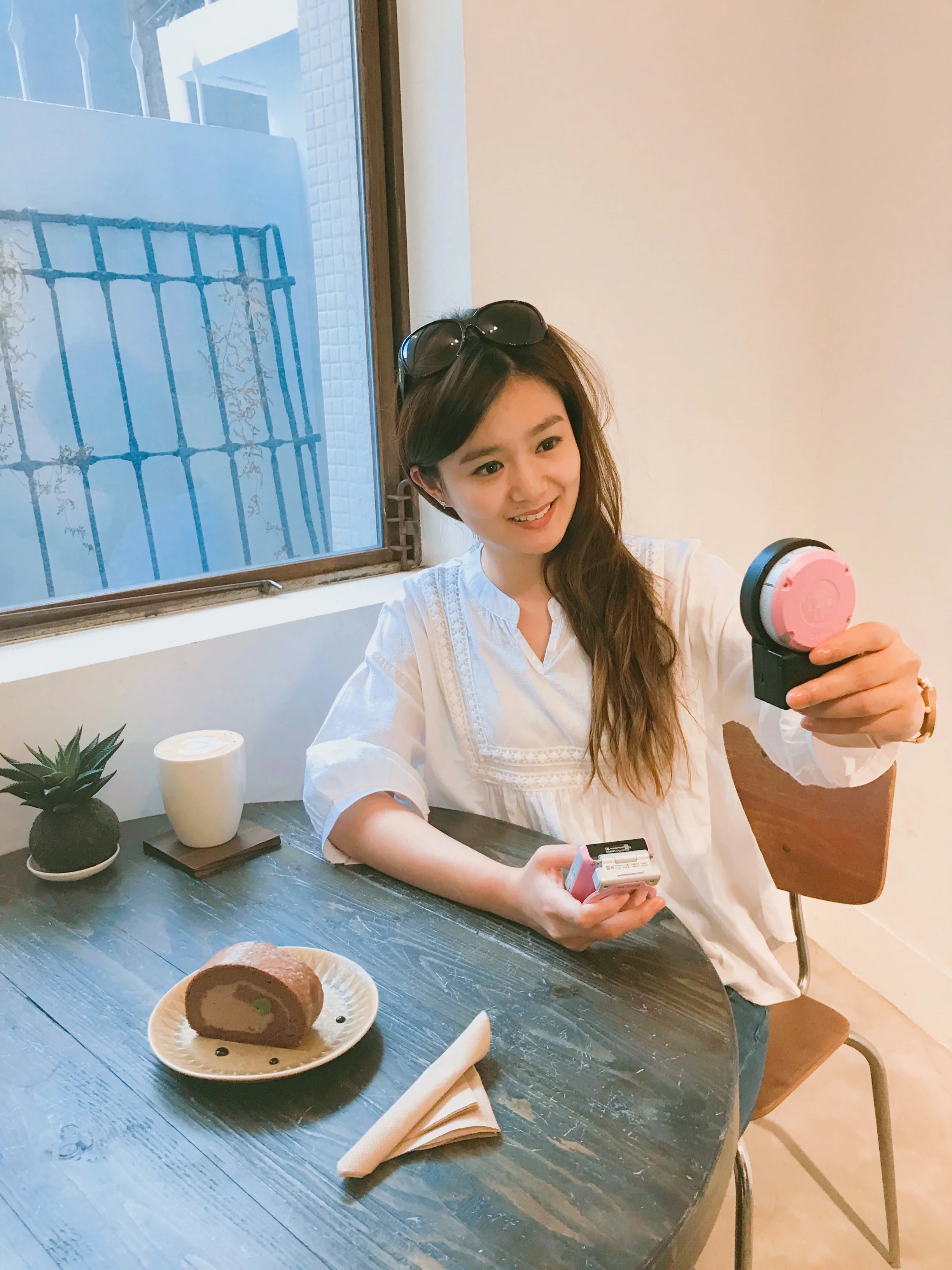 [3C] 3秒變MODEL！CASIO EX-FR100L  拍出長腿美顏神器！顏色超飽和，向濾鏡SAY GOOD BYE