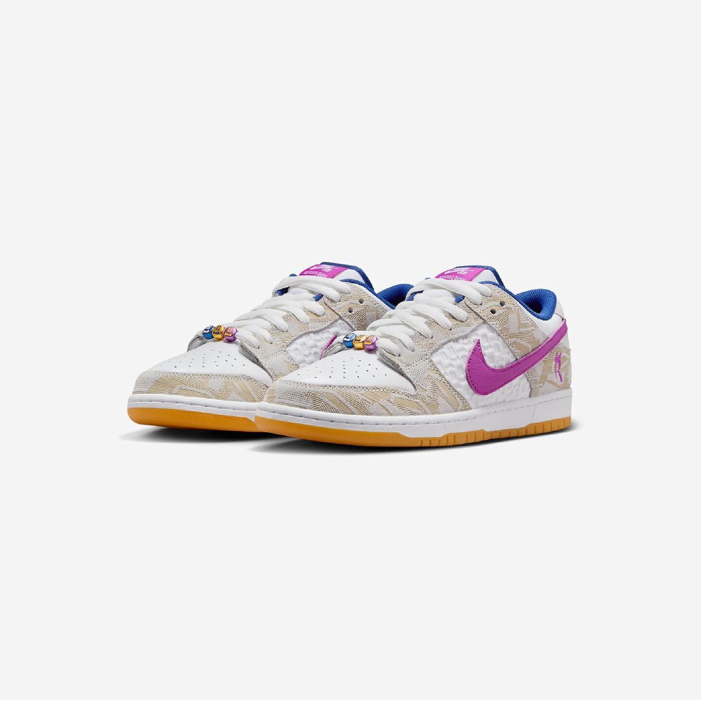 Brazilian skateboarding sensation Rayssa Leal teams up with Nike SB to launch a signature Dunk Low celebrating her groundbreaking career catapulted by her Olympic silver medal performance at the 2020 Tokyo games at the tender age of 15.

A Pure Plati