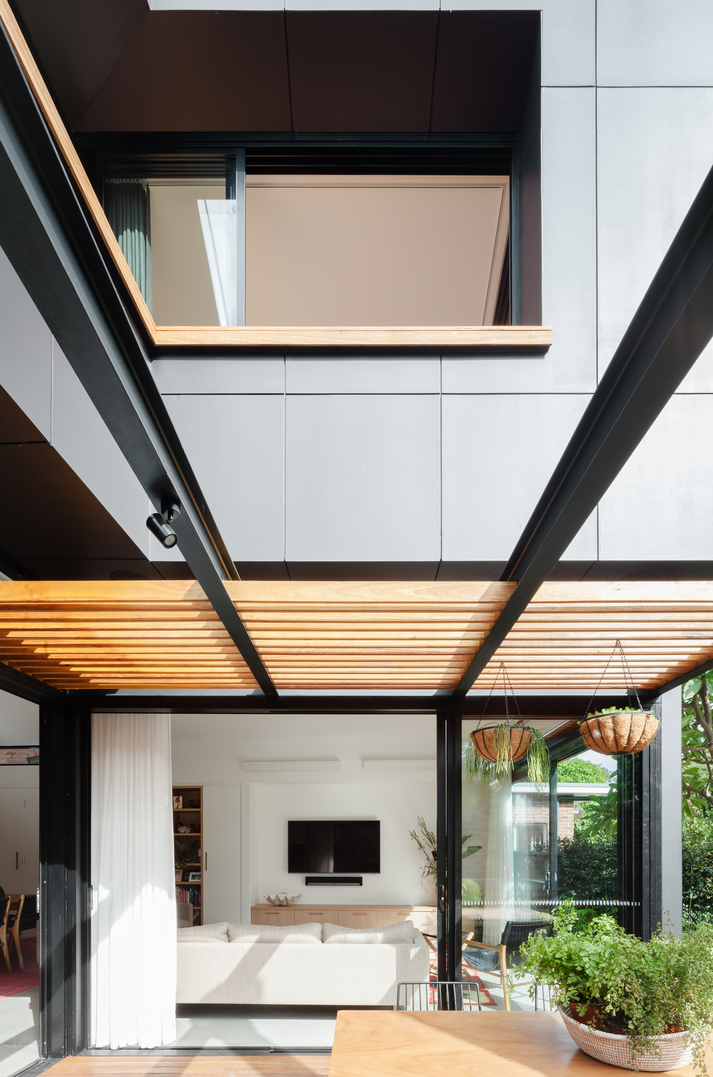 Black Scyon Matrix cladding highlights and contrasts the new work.