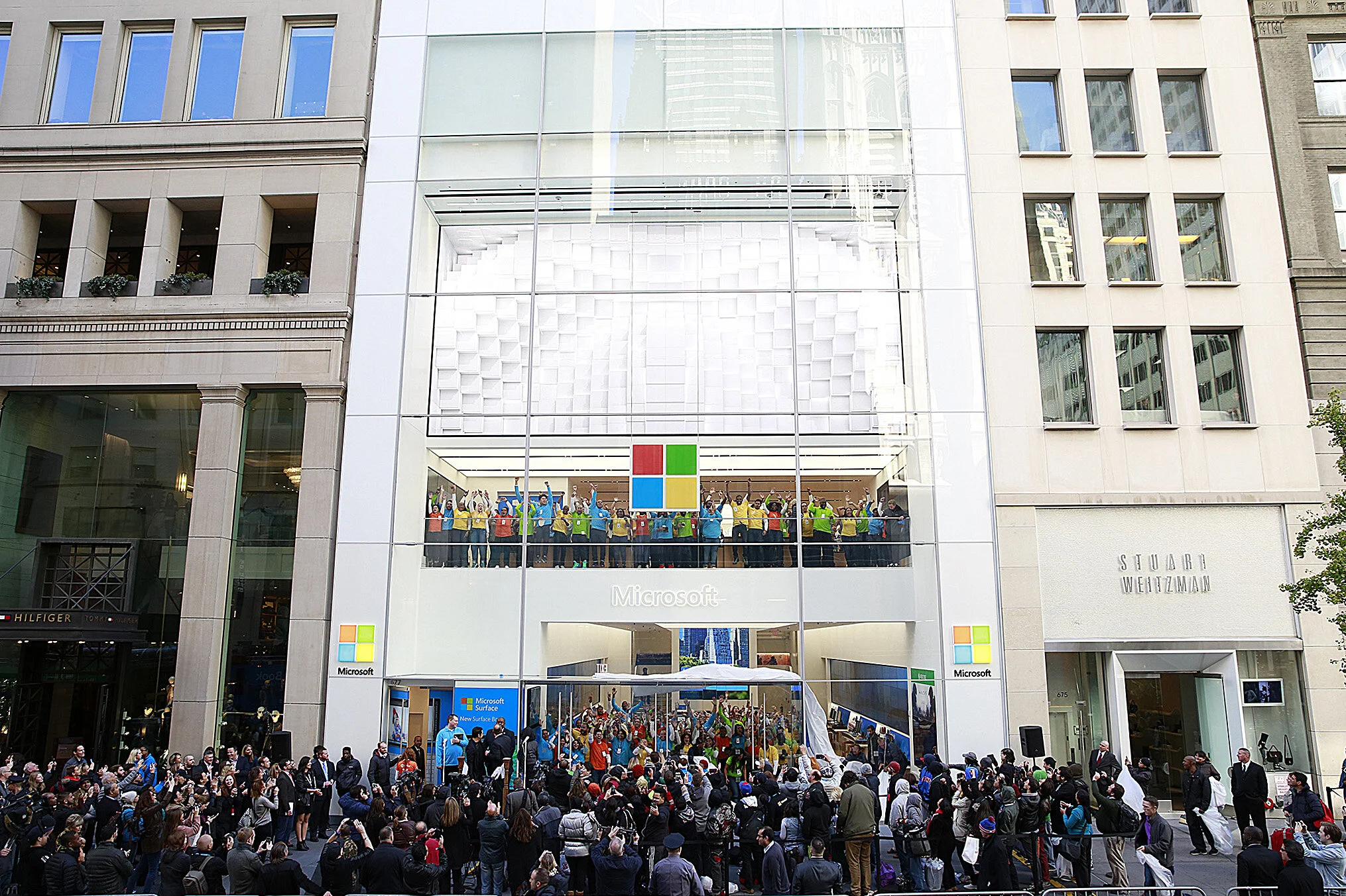 Flagship-Microsoft-Store-on-Fifth-Avenu-in-New-York-Grane-Opening.jpeg