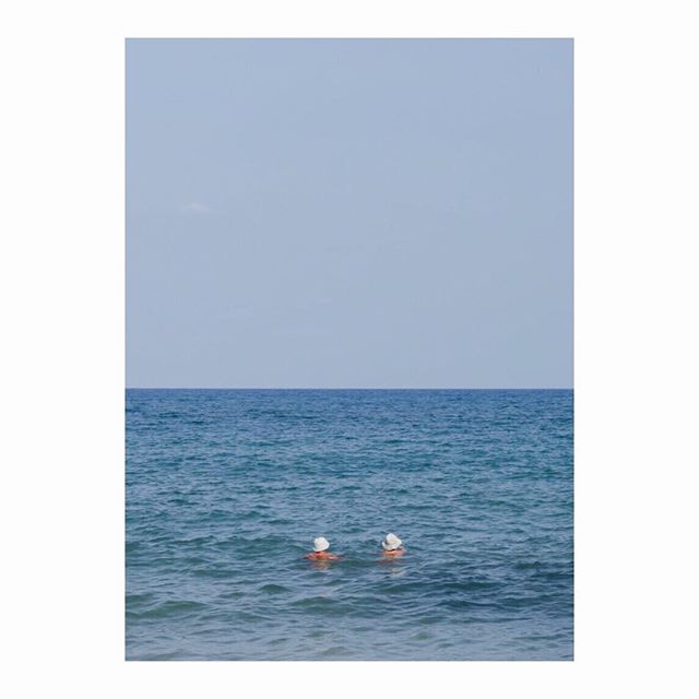 Two swimmers : )
.
.
.
.
.
.
.
#tourists #kohsamuithailand #sea #instagood #travel #swimmers #bluegraphic #graphicnature #oceanblue #composition
